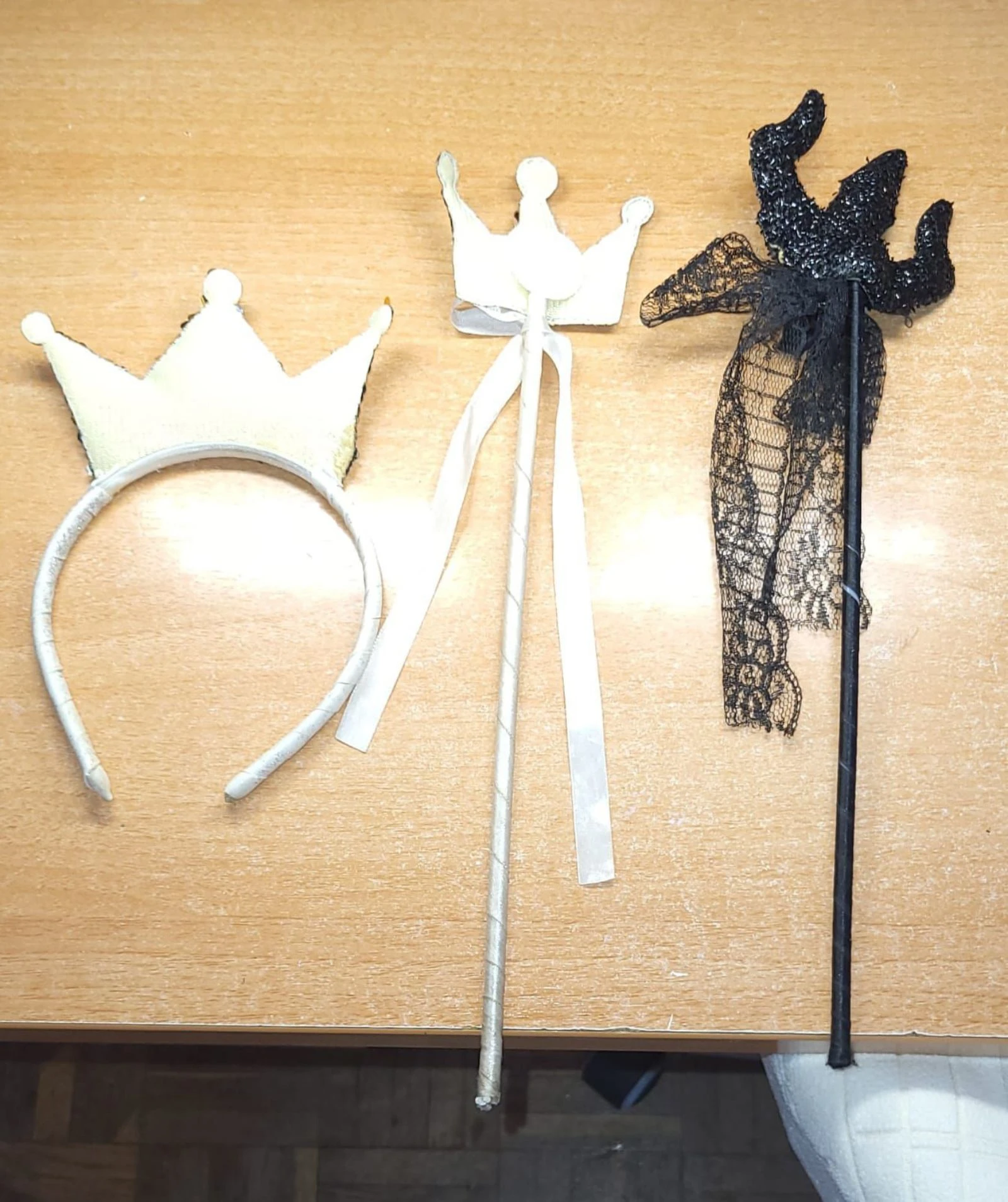 👑 Conjunto de princesa e fada – coroa, varinha mágica e varinha de fada em bom estado – photo 2